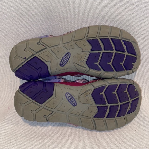 Keen girls purple closed toe water shoes size 2 - Picture 4 of 7